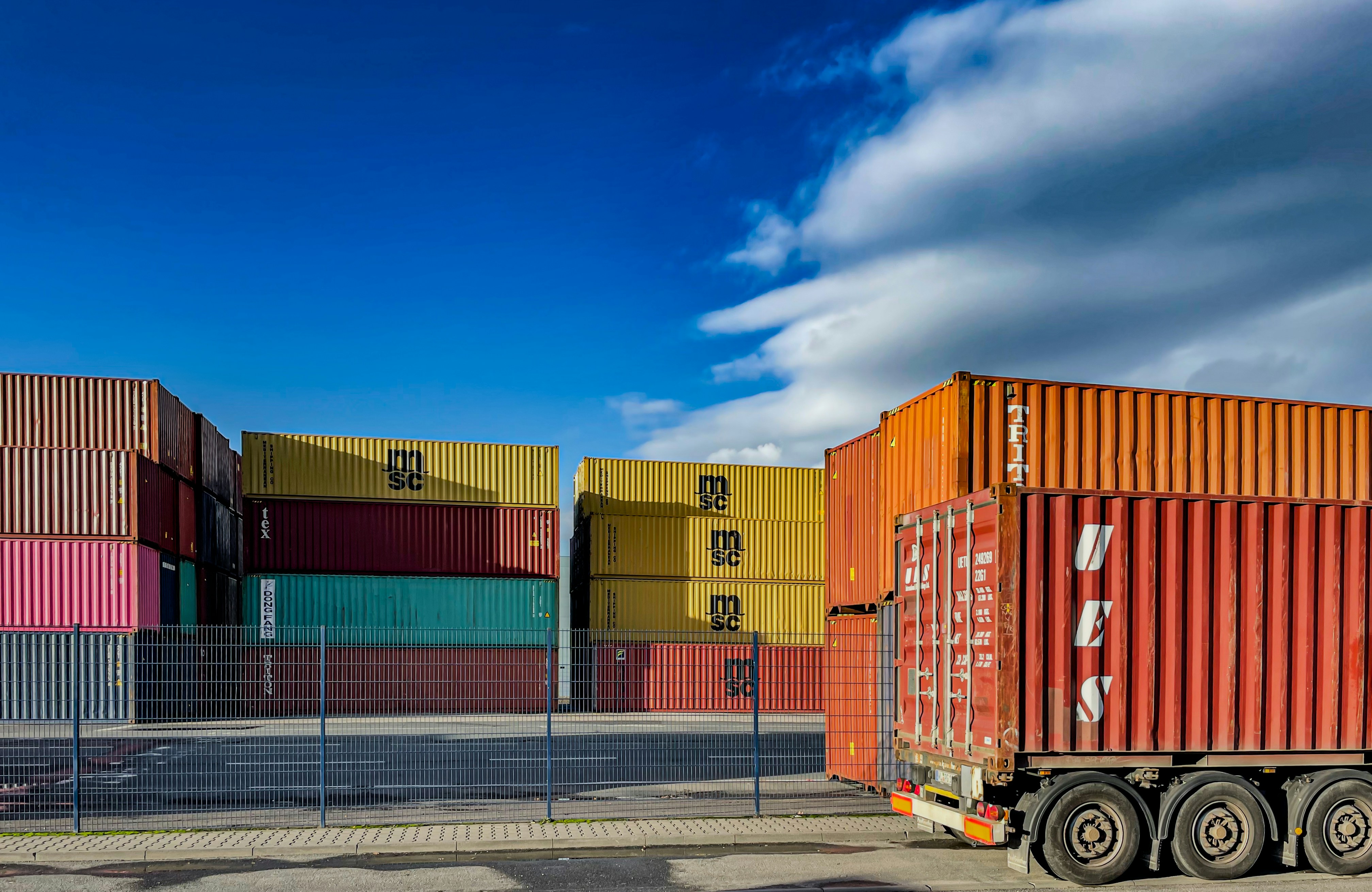 Logistics security services in Los Angeles distribution facility